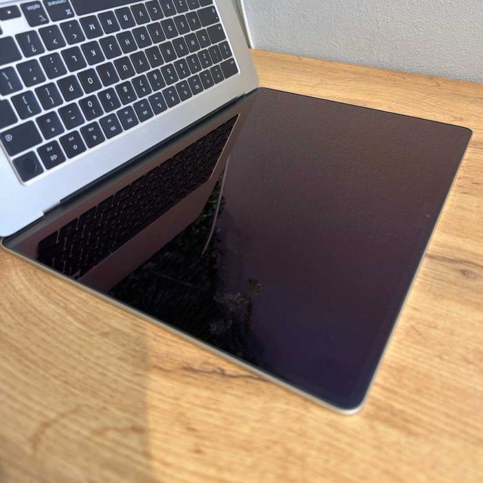 MacBook Air 15 M3 256GB / 8GB Starlight - GARANTIE 12 LUNI | TrueGSM