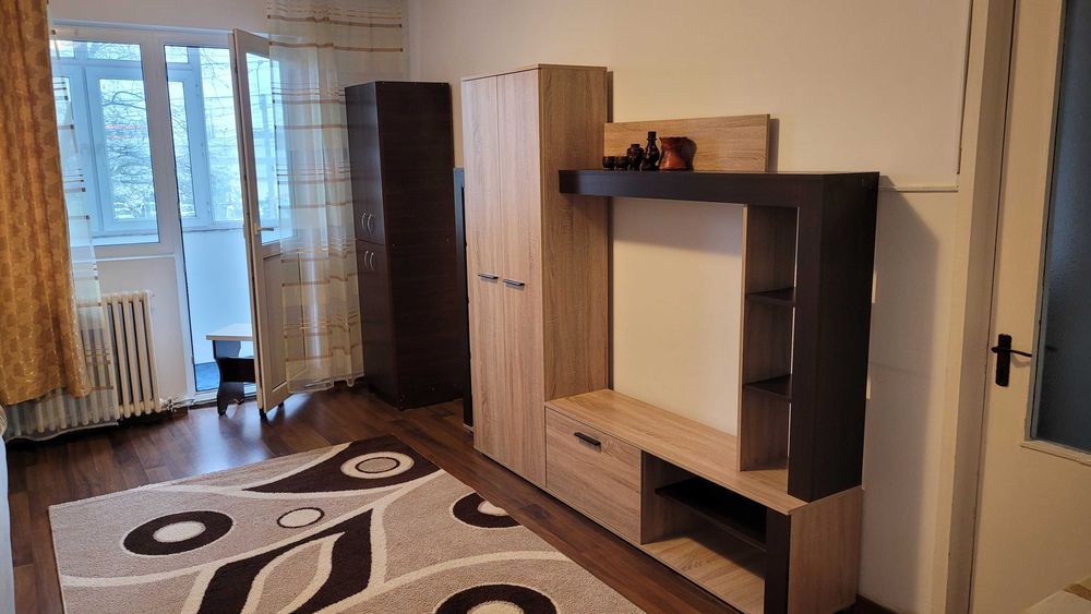 Apartament 2 camere, etaj 1, la bulevard, zona Cotnari, langă Casa Sindicatelor, vizavi de magazinul Lidl Primăverii