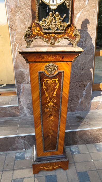 Часовник с постамент 025