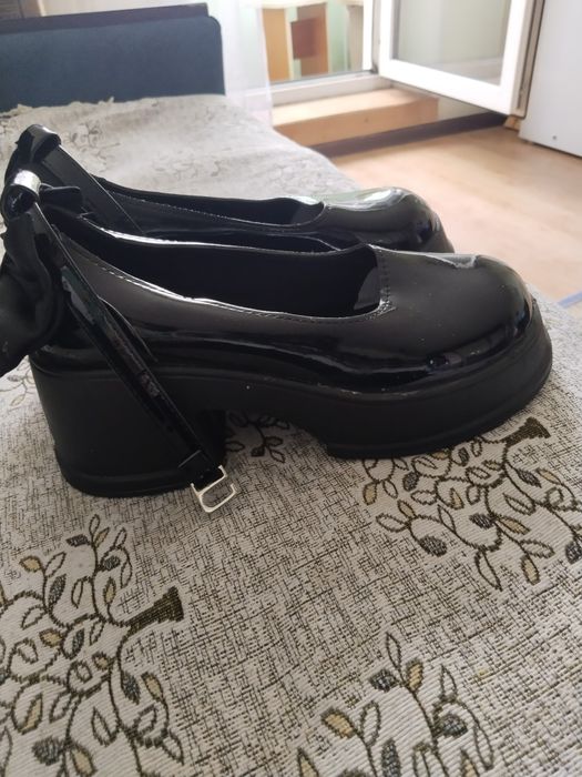 Туфли школьные новые