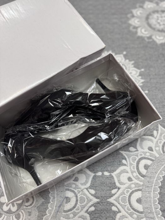 Продаю черные туфли