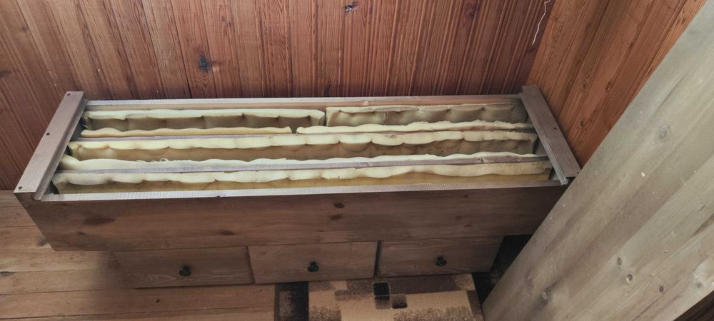 Продава се сандък с 3 отделения за пушки и три чекмеджета