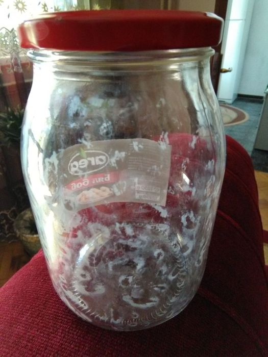 Продавам стъклени буркани