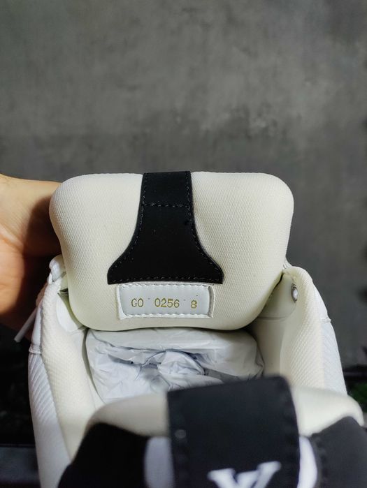 Louis Vuitton marimea 42