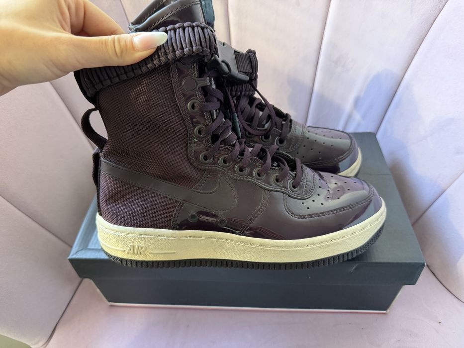 Дамски кецове Nike бургунди