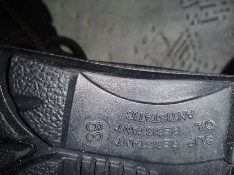 Продам рабочую обувь