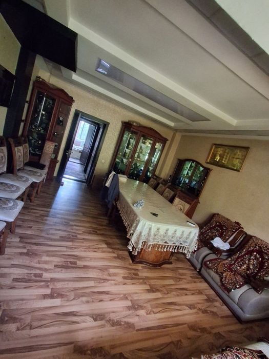 Mega planet ro'parasida, yo'lni yuzi - 1 etaj 3 xona sotiladi !