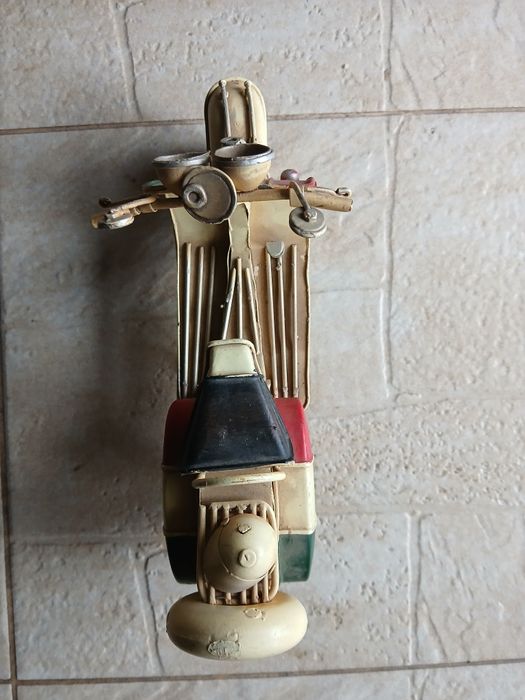 Macheta  Piagio metalica.