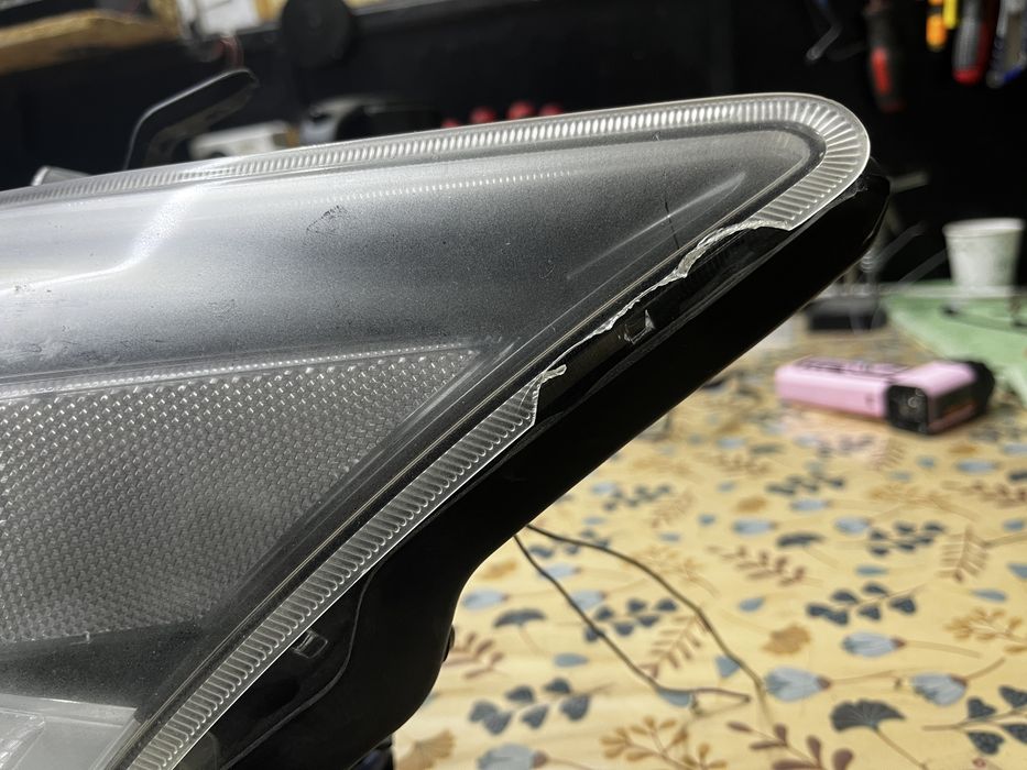 Lexus CT 200h ляв фар