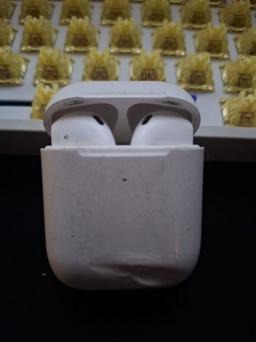 Нашёл науники airpods