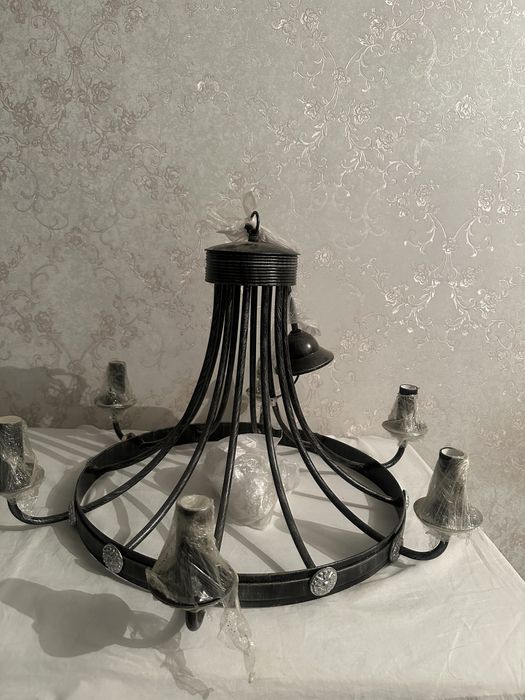 Продам люстра новый