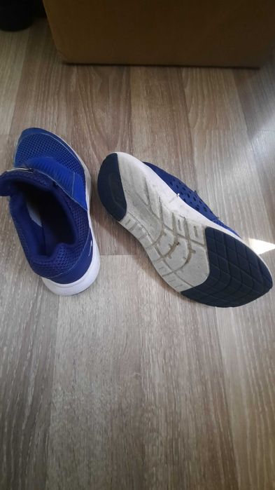 Adidasi albastri cu arici talpic 21cm, stare buna