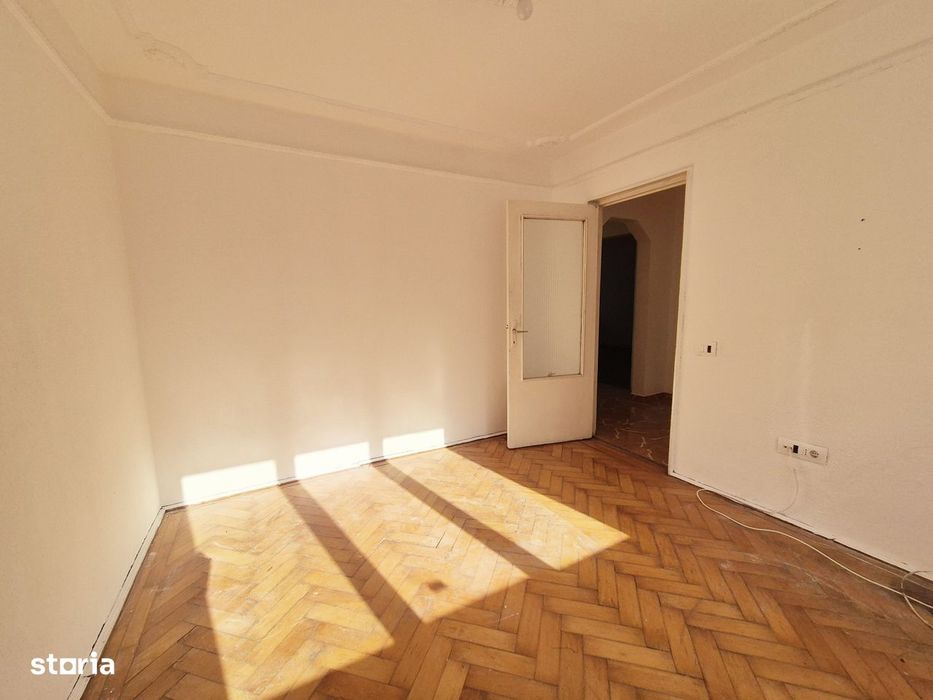Apartament cu 3 camere, parter, zona 1 Decembrie 1918