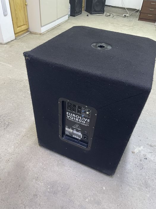 Активна Behringer 18”