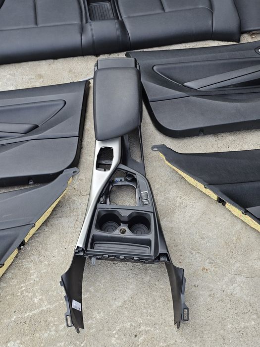 Кори врата, подлакътник и задна седалка за BMW F22 F21 F30 като нови