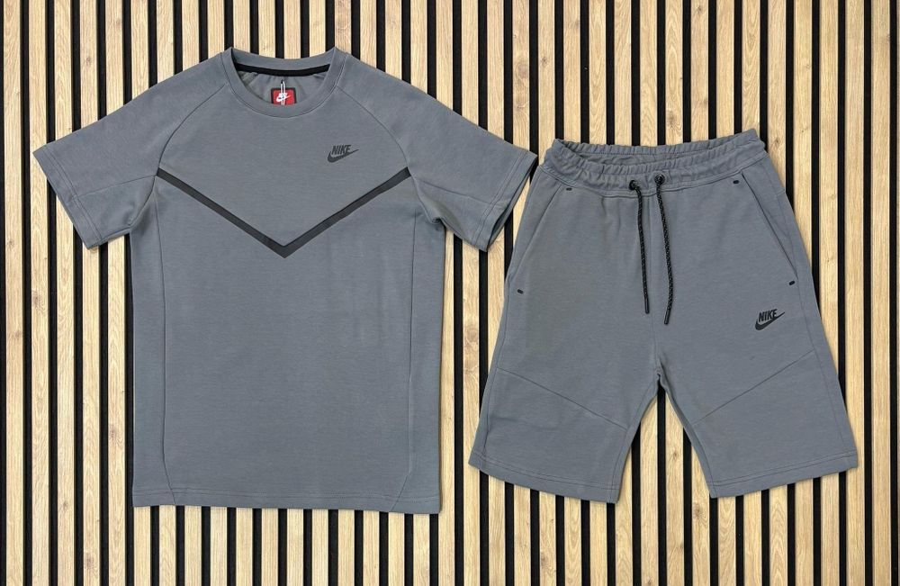 Compleu nike tech