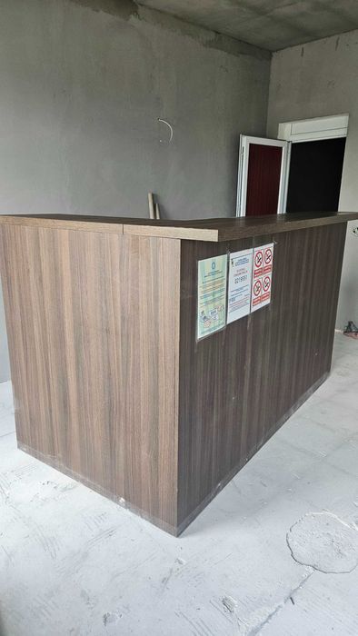 Bar din lemn in stare foarte bună.