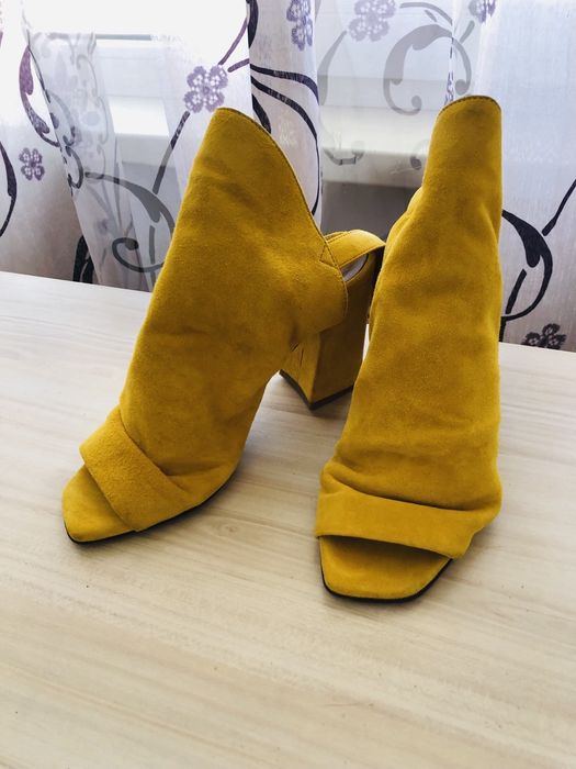 Жълти велурени обувки на ток Ingiliz 37