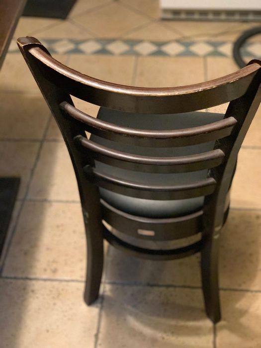 Scaune tapițate de lemn