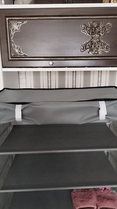 Обувница,полочка,удобна и не портит интерьер