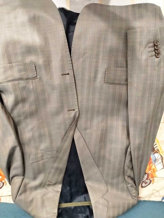 Продам костюмы мужские