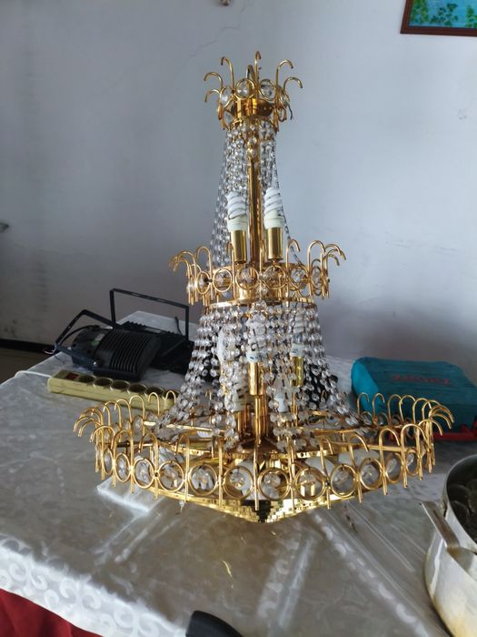 Большая люстра красивая