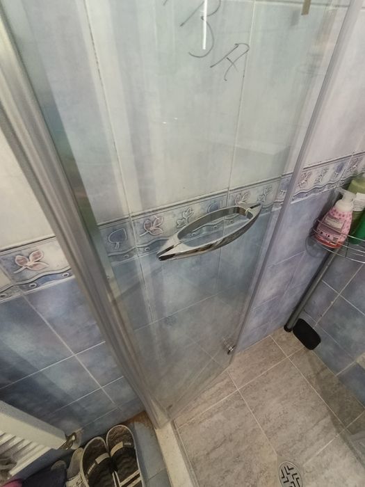 Душ Кабина         .