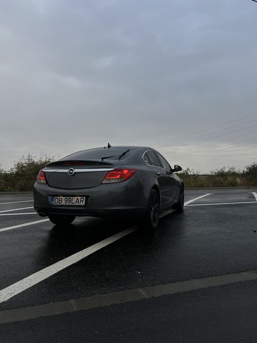 Vand Opel Insgnia 2010 2.0full întro stare foarte buna pret negociabil