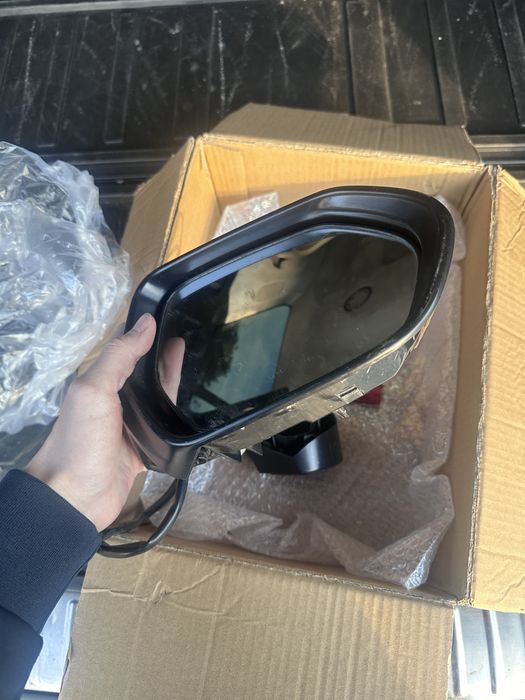 Продам правое зеркало Камри 70