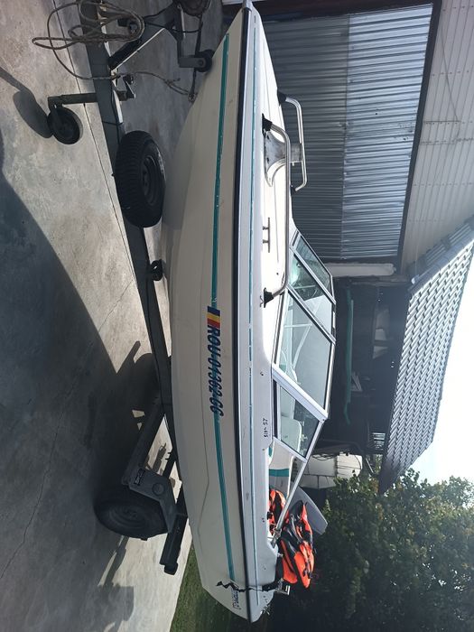 Barca cu motor Yamaha 40cp și peridoc înmatriculat