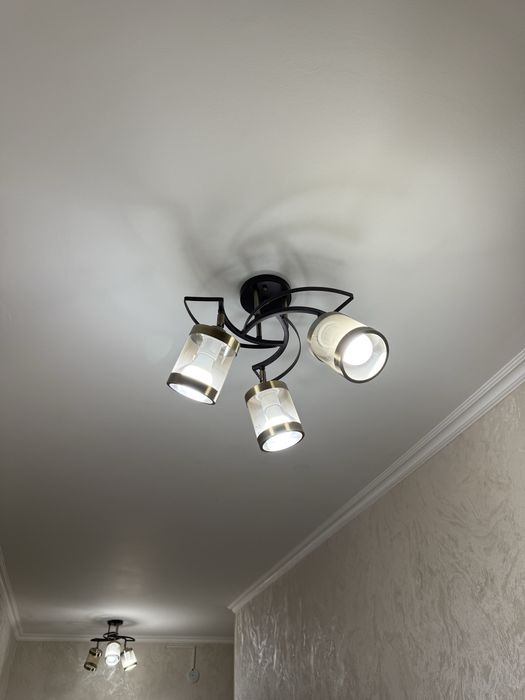 Продаются люстры