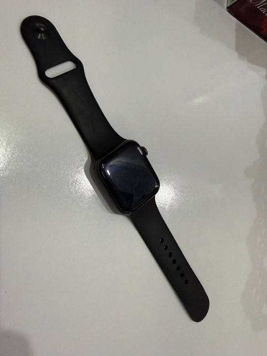 iwatch 6  44 mm battary 94%