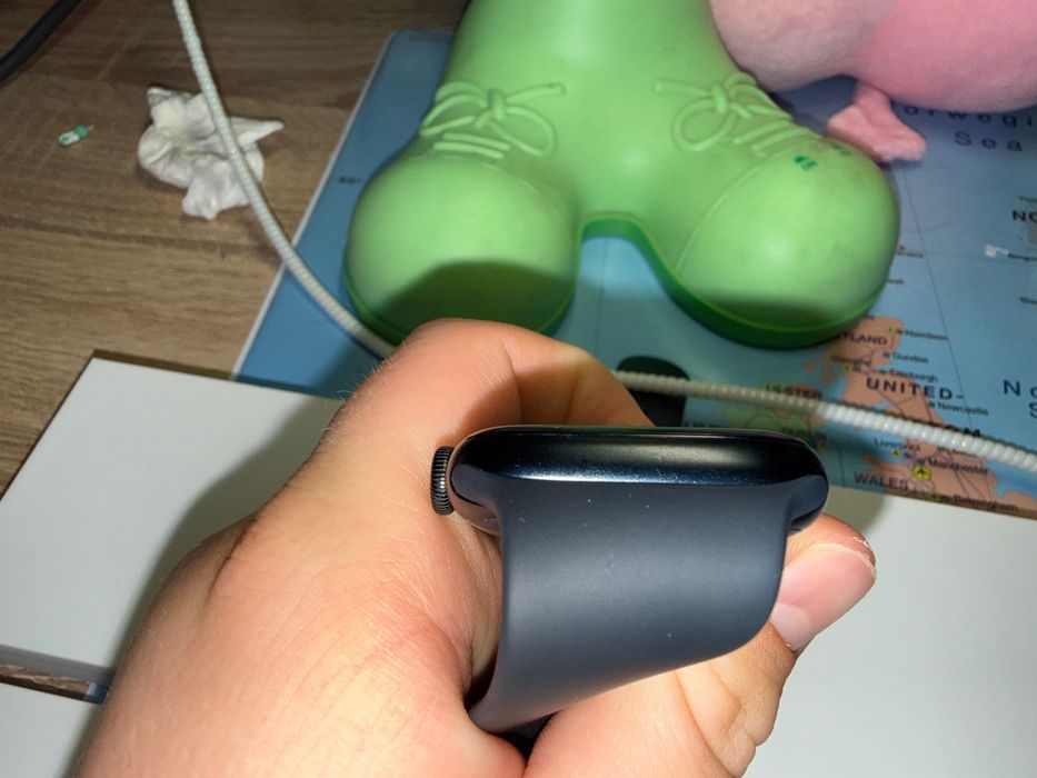 Продавам Apple Watch SE2