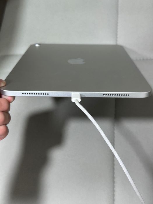 Продам iPad (A16)