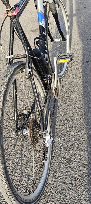 Vând bicicletă Bulls cadru de aluminiu 54 cm 22 inch 24 viteze roți 28