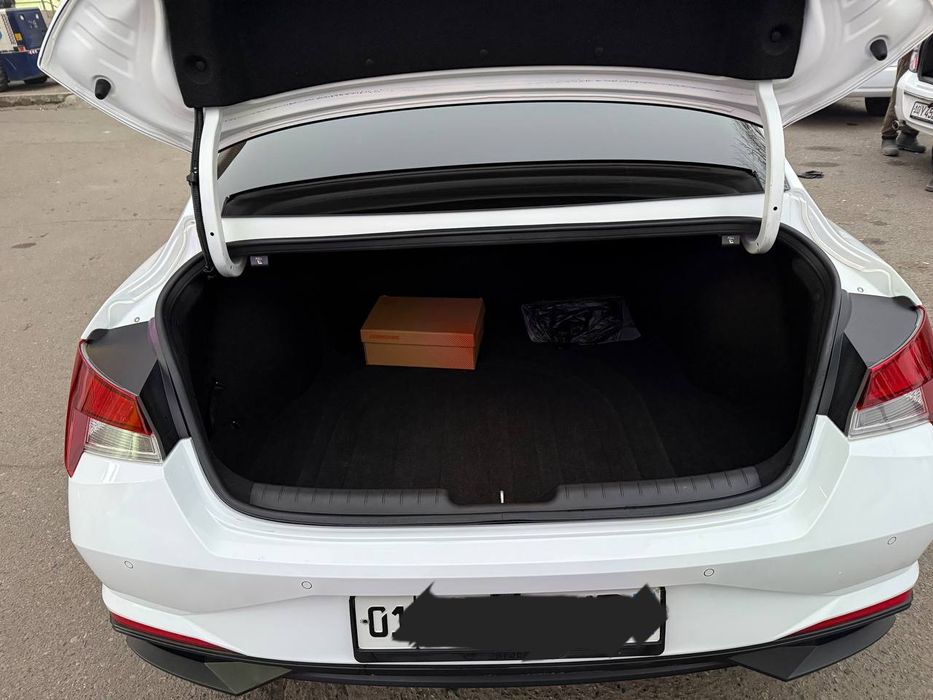 Hyundai elantra   нахт ёки банк сотилади