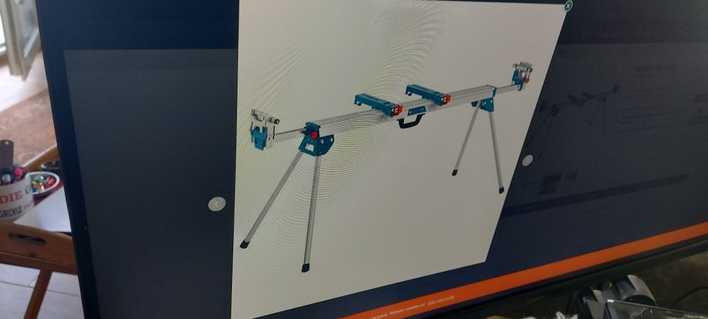 Vând ferastrau circular staționar aproape nou plus suport de lucru.