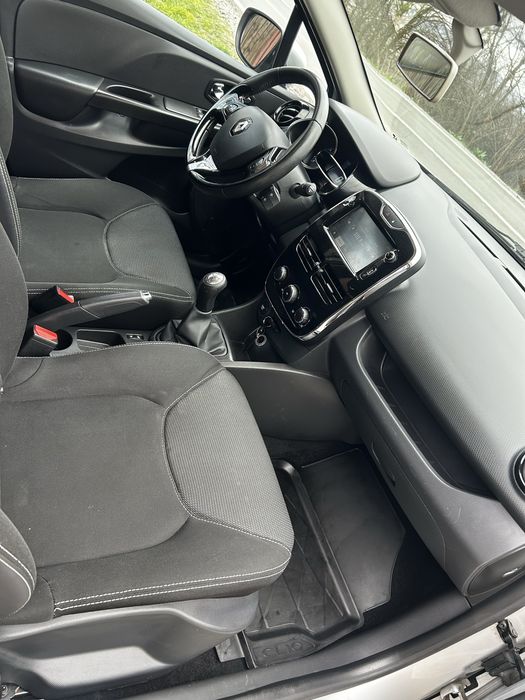 Renault Clio 1.2i R.A.R. Efectuat