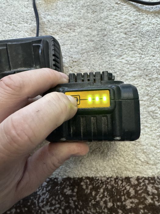 Acumulator si incarcator 18v 4ah dewalt