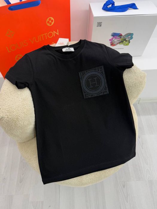 Продавам дамски тениски топ качество