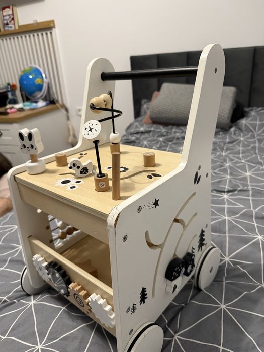 Antemergator din lemn cu activitati