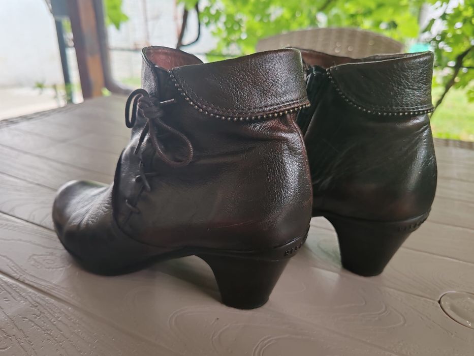 Incălțăminte vintage