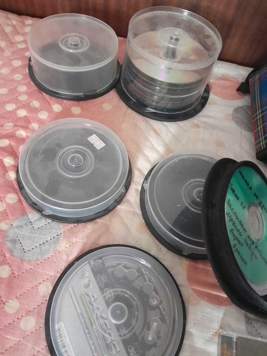 CD дискове с филми на класьори