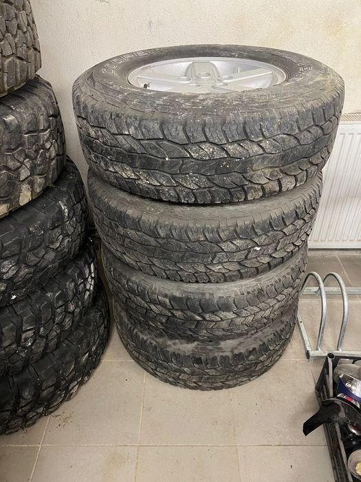 Vând set 4 jante originale Jeep Wrangler cu cauciucuri A/T