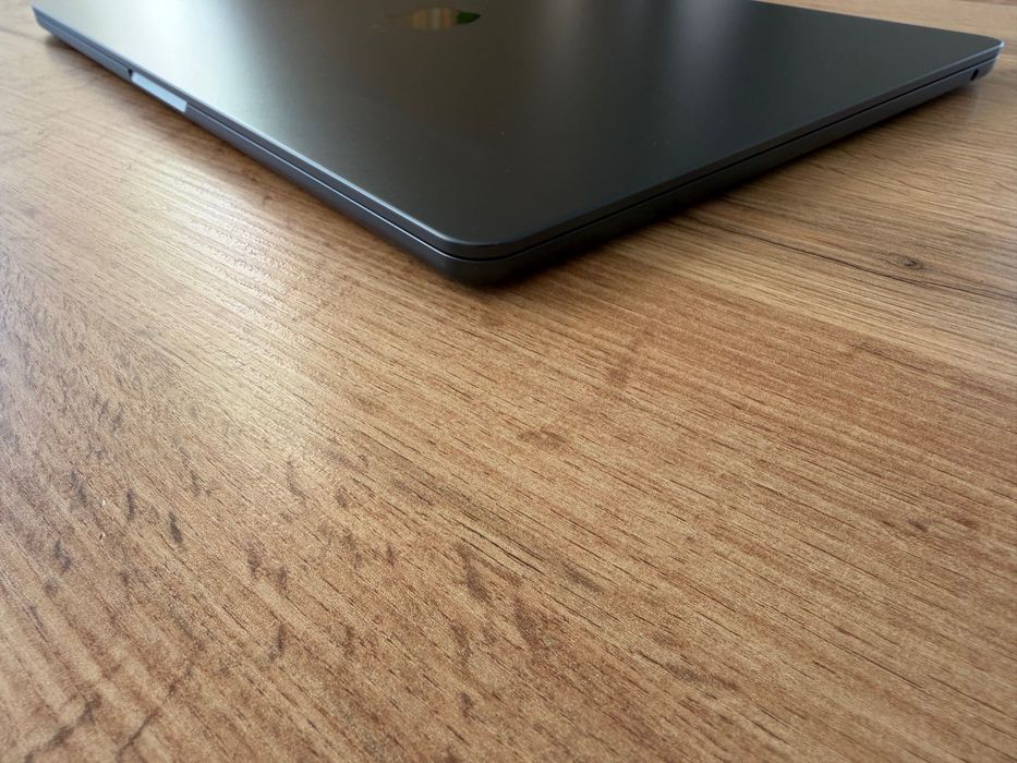 MacBook Air 15" M3 Chip 8-CPU, 10-GPU, 8GB RAM, 256GB SSD