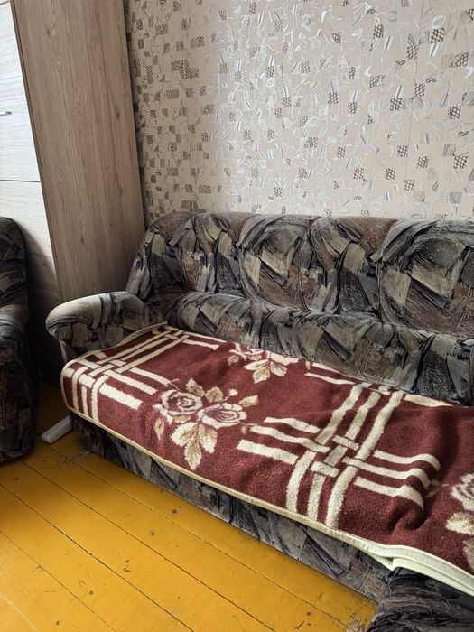 Диван и кресло отдам даром