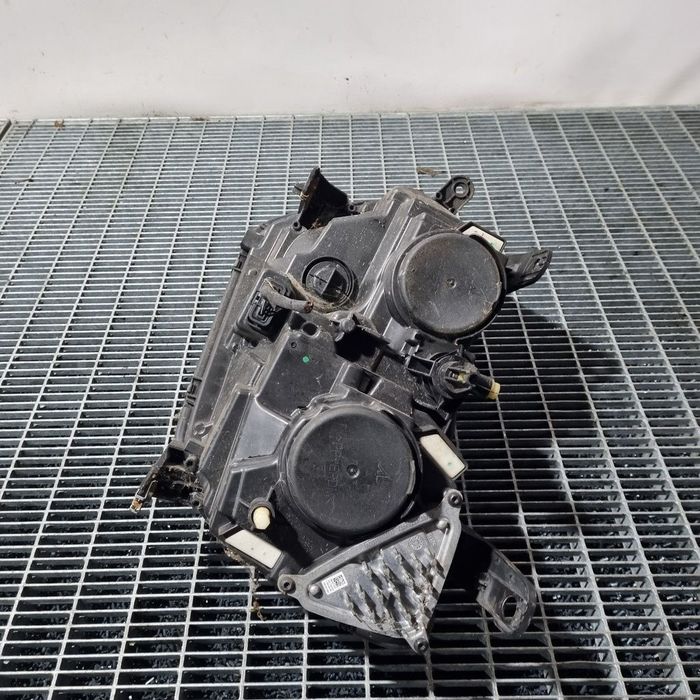 Far Dreapta Dacia Duster II 2018 - 2021 SUV 4 Usi (1473) Fara xenon