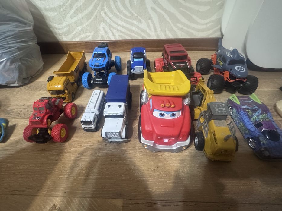 Машинки hot wheels