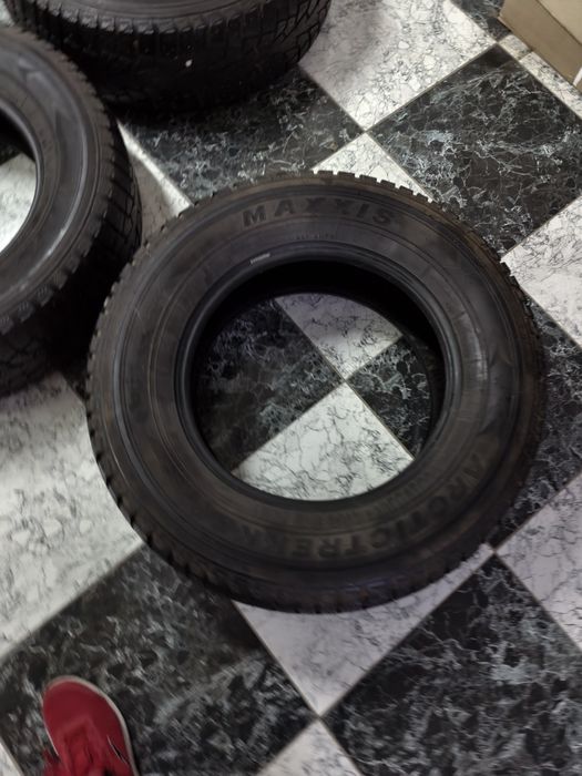 Продам шины Максис зимние