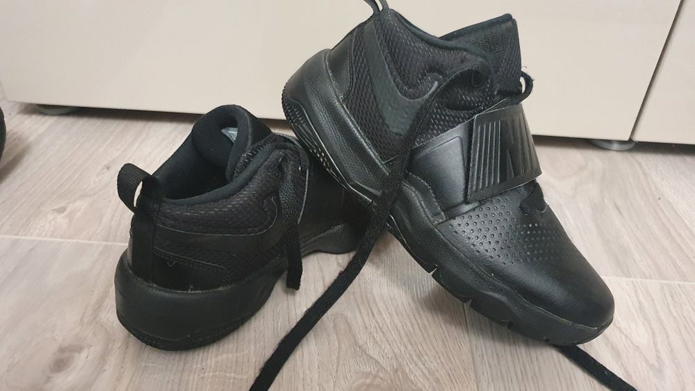 Adidas Nike Team Hustle jr 35 originali ghete baschet